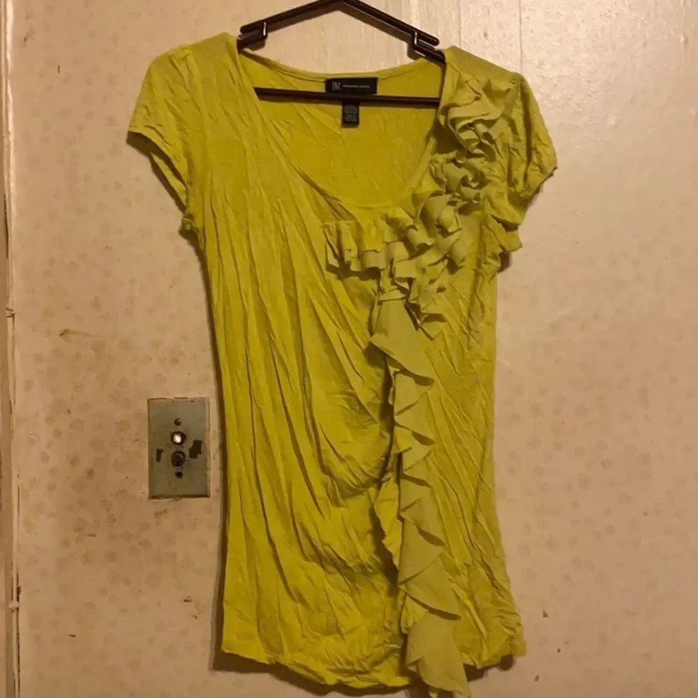 International Concepts Ruffle top sz. M